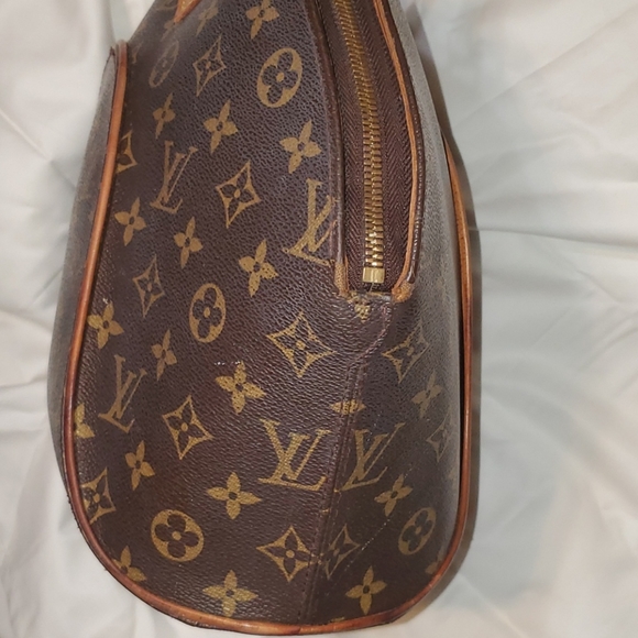 Louis Vuitton Ellipse Handbag - Picture 8 of 16